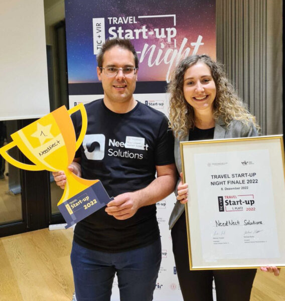 Fabio Wilhelmer und Ines Ganner freuen sich über den „Travel Start-up 2022“-Preis