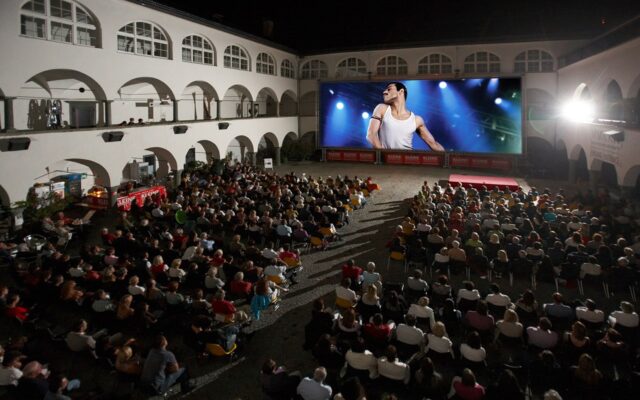 Open Air Kino im Burghof