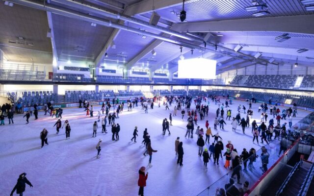 Jeden Samstag ist die Klagenfurter Eishalle wieder für Eislauf- und Musikliebhaber geöffnet.