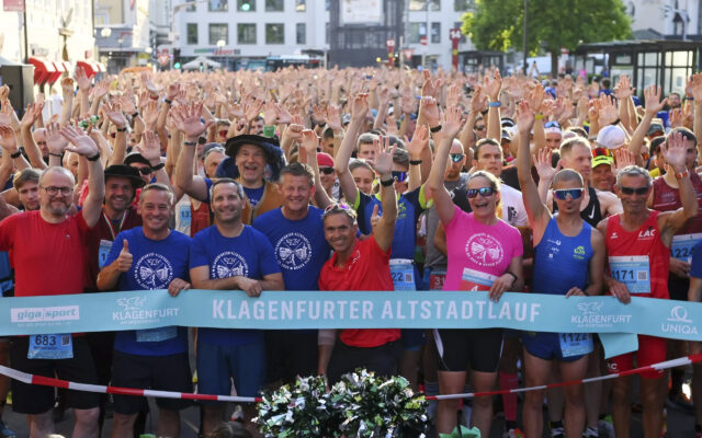 Läuferinnen und Läufer beim Altstadtlauf in der Klagenfurter Innenstadt