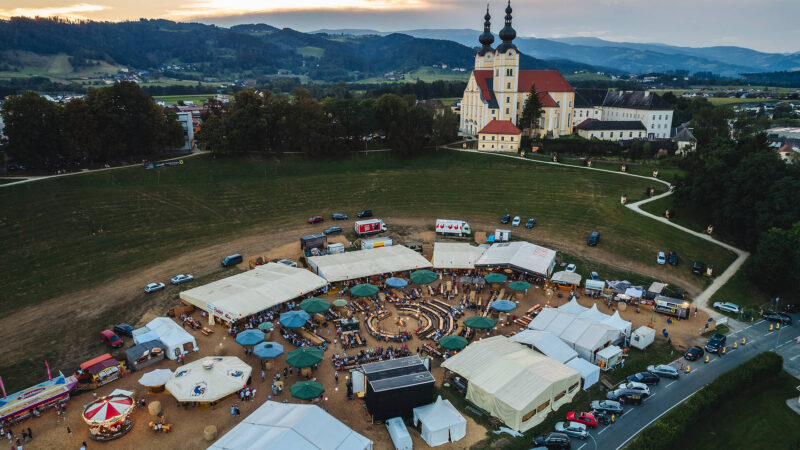 Jubiläumsstimmung in St. Andrä: Vom 7. bis 16. August 2026 lädt das Lavanttaler Gackern wieder zu kulinarischen Höhenflügen.