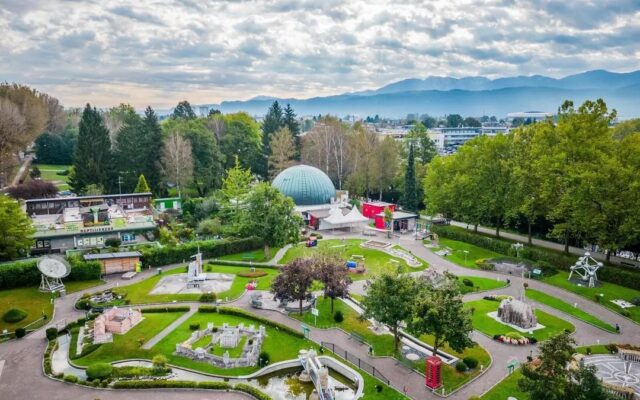 Bereit für den Neustart ins All: Das Klagenfurter Planetarium präsentiert sich nach dem 1,4-Millionen-Euro-Umbau als topmodernes „Miniversum“.