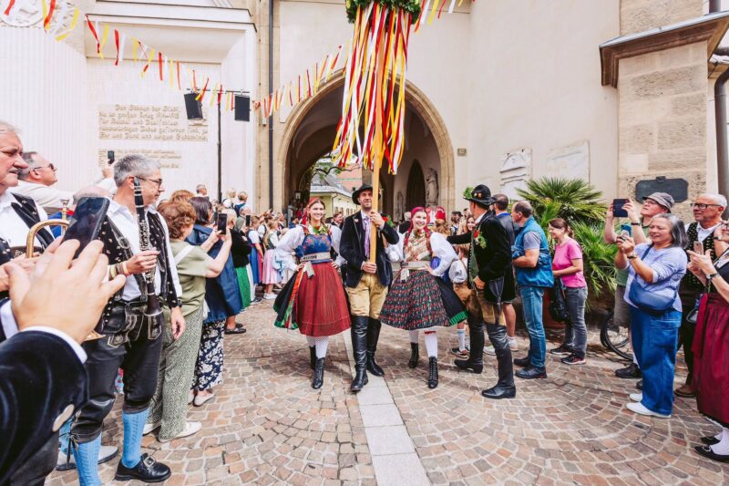 Ein Fest der Rekorde: Mehr als 400.000 Besucher machten den 81. Villacher Kirchtag zu einer beispiellosen Feier des Brauchtums.