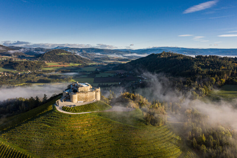 Premiere vor Traumkulisse: Auf Burg Taggenbrunn fällt am 12. September der Startschuss zur neuen ROSA200 Gravel Edition.