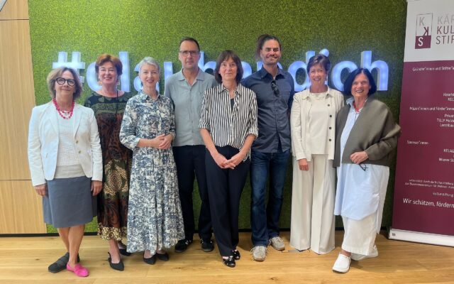 Die Stiftungsvorständinnen Gabriele Semmelrock-Werzer und Ina Lerchbaumer, LHStv.in Gaby Schaunig, die Preistragenden Paul Petritsch, Nicole Six und Stefan Breuer, Stiftungsvorständin Monika Kircher und Juryvorsitzende Barbara Putz-Plecko.