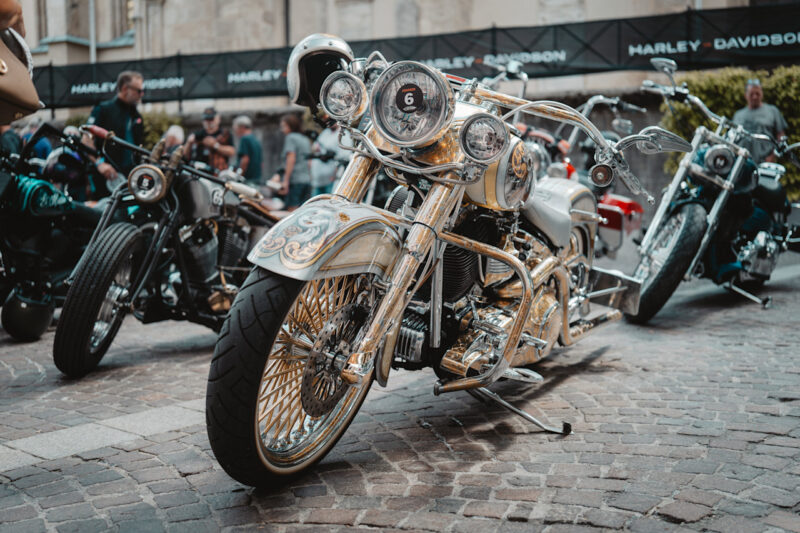 Spektakuläre Ausfahrten und Custom-Designs: Tausende Motorradfans feiern die Freiheit auf zwei Rädern im Herzen Kärntens.