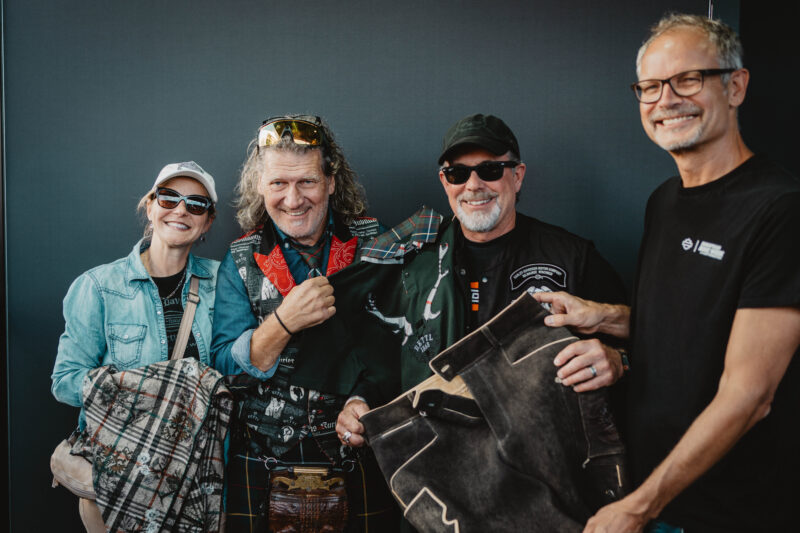 Bill Davidson in Kärntner Lederhose bei der European Bike Week am Faaker See