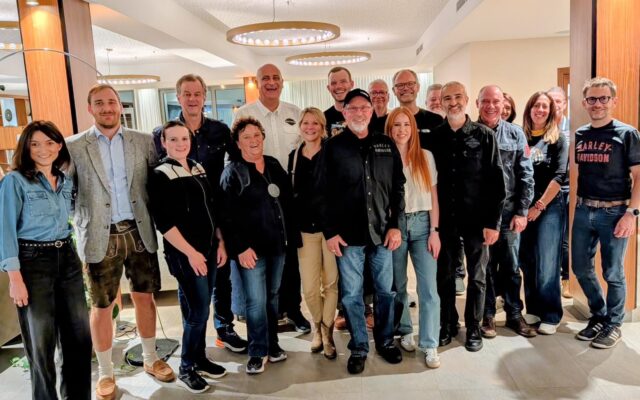Harley-Davidson-Vertreter und Kärntner Touristiker bei der European Bike Week am Faaker See