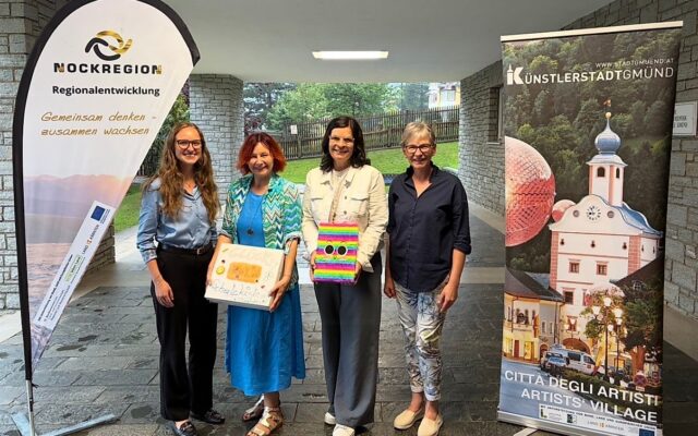 v.l.n.r: Katharina Spöck (LAG- und Regionalmanagerin Nockregion), Karin Schellander-Ulbing (Glückstrainerin), Landesrätin Marika Lagger-Pöllinger und Doris Rudiferia (Volksschuldirektor-Stv.in Gmünd)