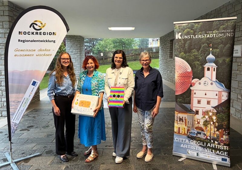 v.l.n.r: Katharina Spöck (LAG- und Regionalmanagerin Nockregion), Karin Schellander-Ulbing (Glückstrainerin), Landesrätin Marika Lagger-Pöllinger und Doris Rudiferia (Volksschuldirektor-Stv.in Gmünd)