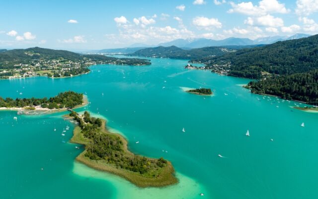 Laufen mit Seeblick: Der Wörthersee Marathon führt die Athletinnen und Athleten von Velden bis ins Ziel nach Klagenfurt.