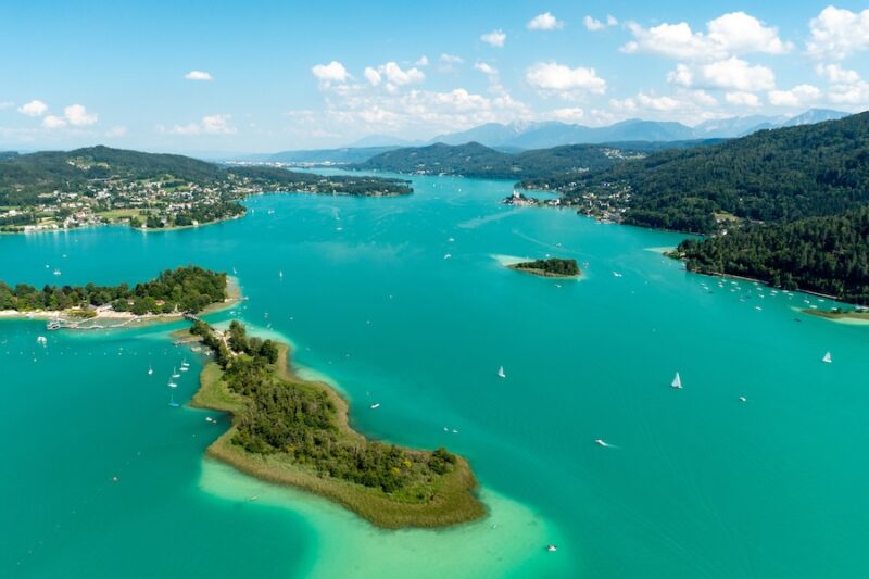 Laufen mit Seeblick: Der Wörthersee Marathon führt die Athletinnen und Athleten von Velden bis ins Ziel nach Klagenfurt.