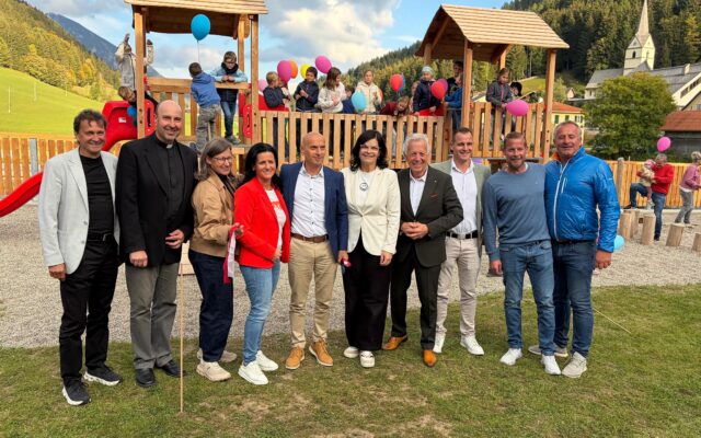 Von links: Josef Oraze, Elmar Augustin, Lena Uedl-Kerschbaumer, Simone Reiner, Bgm. Heribert Kulmesch, LRin Marika Lagger-Pöllinger, LAbg. Bgm. Herbert Gaggl, Daniel Olip, Philipp Rakuschek, Werner Dovjak