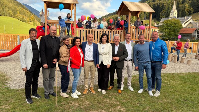 Von links: Josef Oraze, Elmar Augustin, Lena Uedl-Kerschbaumer, Simone Reiner, Bgm. Heribert Kulmesch, LRin Marika Lagger-Pöllinger, LAbg. Bgm. Herbert Gaggl, Daniel Olip, Philipp Rakuschek, Werner Dovjak