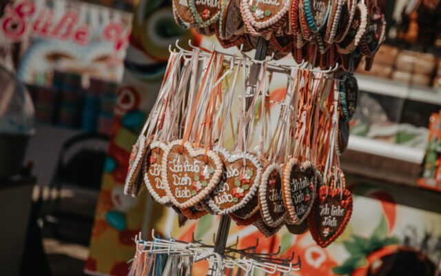 Lebendige Tradition seit 1304: Der Klagenfurter Ursulamarkt lockt mit über 300 Händlern und buntem Vergnügungspark auf das Messegelände.