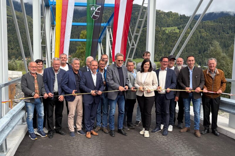 Landesrätin Marika Lagger-Pöllinger bei der Eröffnung des Schutzprojektes der Waidegger Gailbrücke